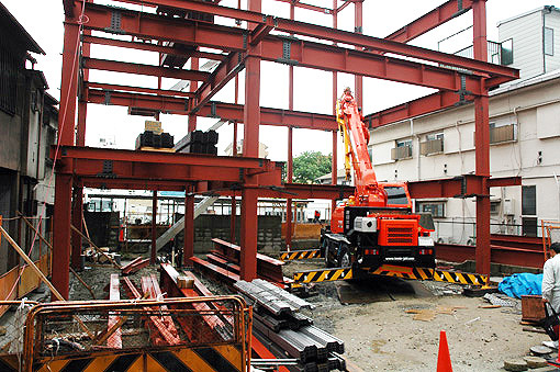 東淀川区にて「東昌グループ」6階建方